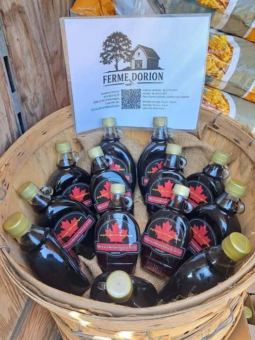 Panier de bouteilles de sirop d'érable Ferme Dorion